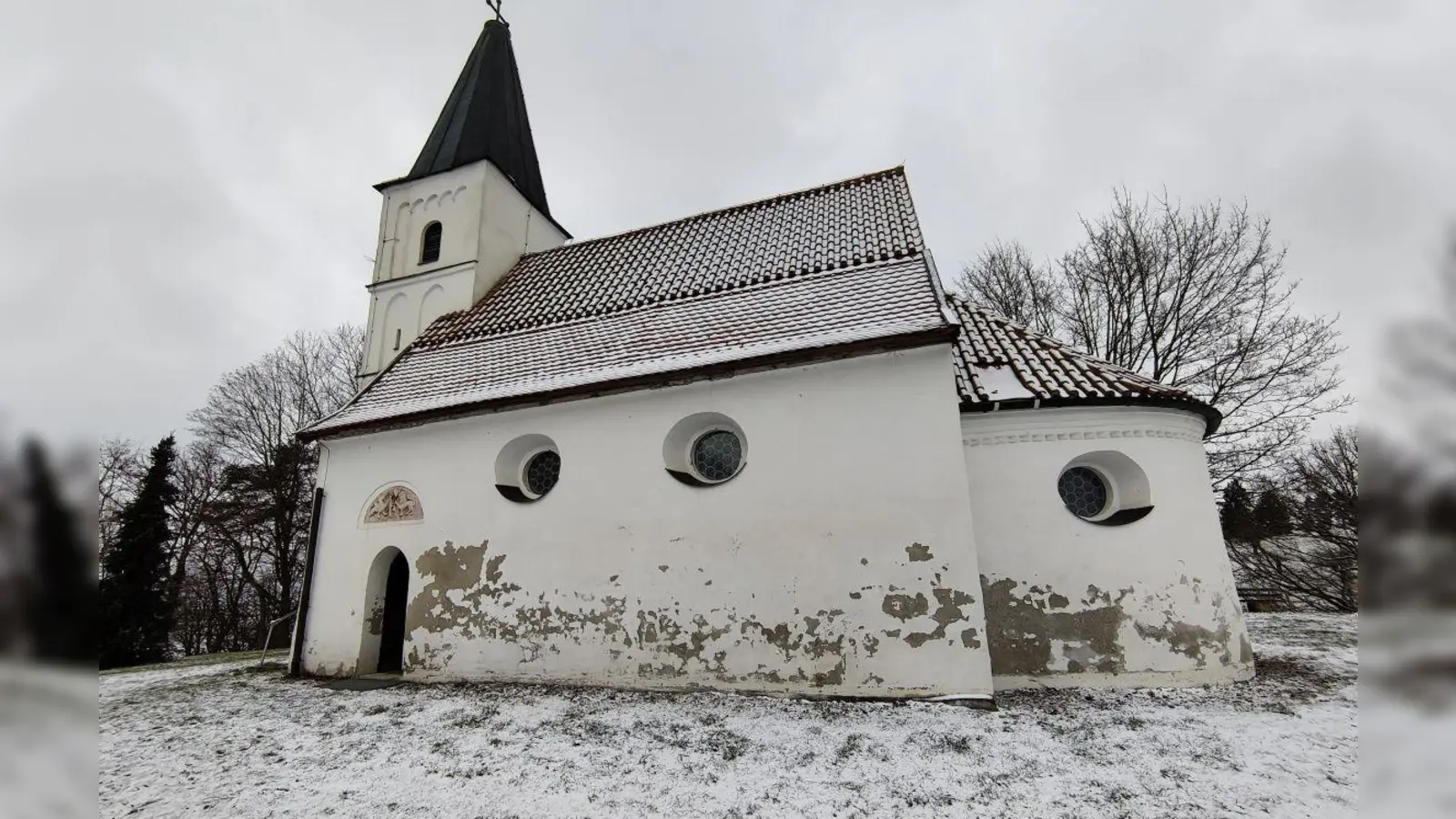 Das Kirchendach der Burgkapelle St. Nikolai in Wartenberg soll neu eingedeckt werden. (Foto: Peter Schabe)