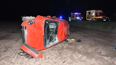 Der Wagen blieb auf der Seite liegen. (Foto: Günter Herkner)