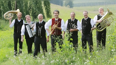 Weithin bekannte musikalische Botschafter der Hallertau und des Marktes Au sind die „Dellnhauser Musikanten”.  (Foto: Markt Au)