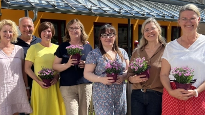 Die frisch geschulten Familienpatinnen freuen sich gemeinsam mit den zuständigen Koordinatorinnen und dem Vorstand über weitere Helfer für die gute Sache. (Foto: KSB)