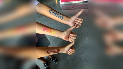 Kinder können sich bunte Glitzertattoos machen lassen. (Foto: CINEPLEX)