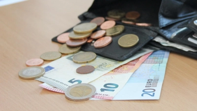 2022 soll der Mindestlohn steigen. Das bedeutet für viele Menschen etwas mehr Geld im Geldbeutel. Auch Azubis können sich auf eine bessere Bezahlung freuen. (Foto: cr)