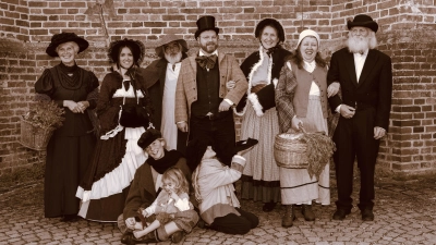 Beim Straßentreiben geht's zurück in die Zeit von 1860. (Foto: Moosburg Marketing)