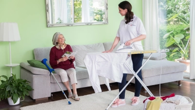 Pflegebedürftige können zur Unterstützung im Alltag jetzt die hauswirtschaftlichen Hilfen der Malteser in Anspruch nehmen. (Foto: Kathrin Harms/Malteser)