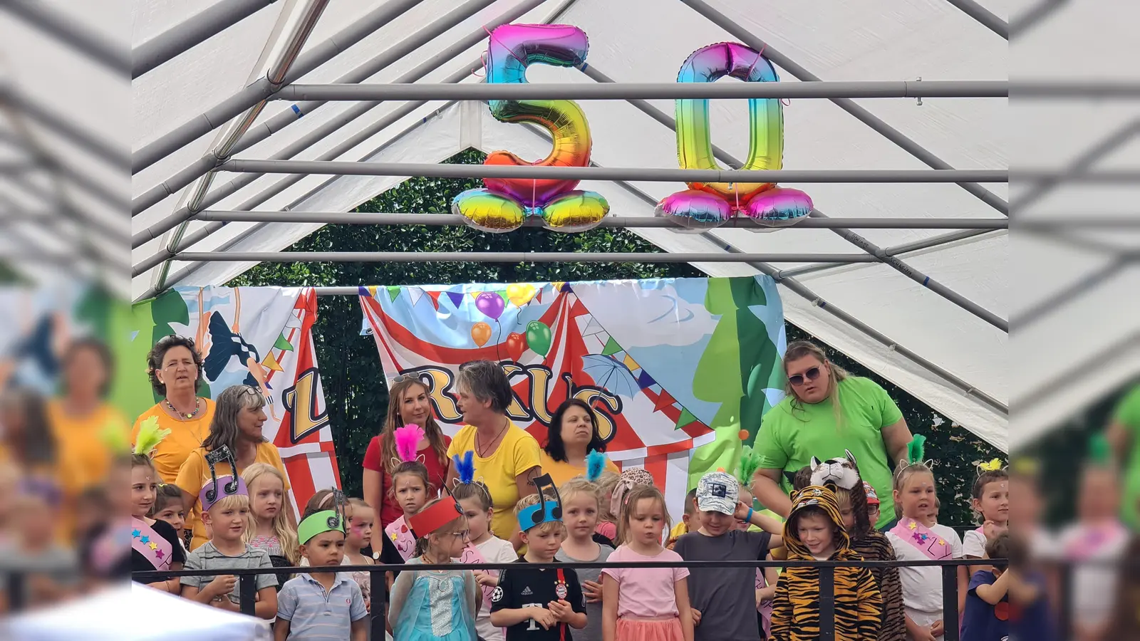 Zum 50. Geburtstags des Kindergartens in Mintraching wurde eine Zirkus-Show auf die Beine gestellt. (Foto: Bosch)