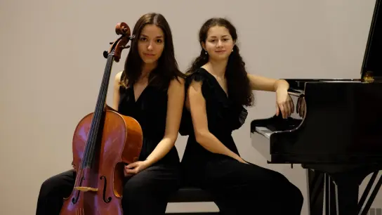 Clara Eglhuber und Tabea Streicher spielen Werke deutscher und russischer Komponisten. (Foto: Max Bäumler)