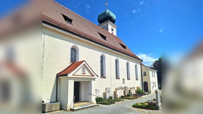 100 Jahre Geschichte stecken in den Mauern der St. Bartholomäuskirche. (Foto: chö)