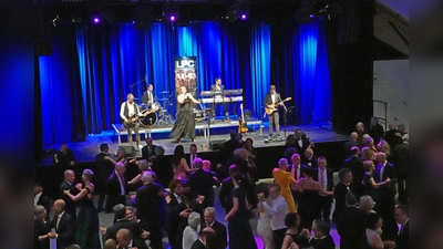 Bei der Benefizgala des Rotary Clubs Ebersberg darf wieder fröhlich das Tanzbein geschwungen werden.  (Foto: Thomas Fink)