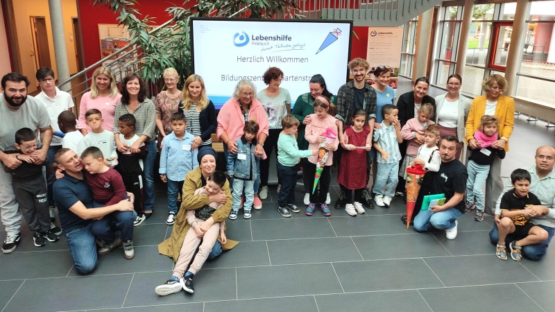 17 Erstklässlerinnen und Erstklässler starten im Förderzentrum geistige Entwicklung der Lebenshilfe Freising in den Ernst des Lebens. (Foto: Lebenshilfe Freising e.V.)