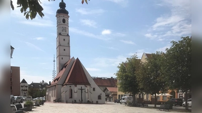 Der Dorfener Marktplatz wird am Unsinnigen Donnerstag diesmal verlassen bleiben. (Foto: cba)