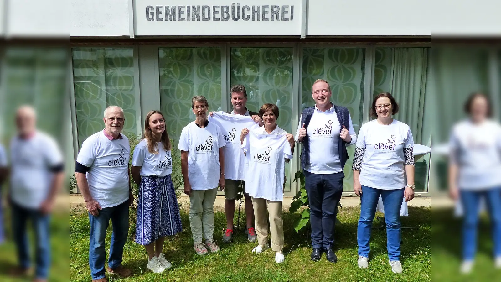 Der Förderverein hat die magische Zahl von 50 Mitgliedern überschritten und die neuen Mitglieder zu einer kleinen Feierstunde eingeladen. (Foto: Gemeindebücherei Vaterstetten)