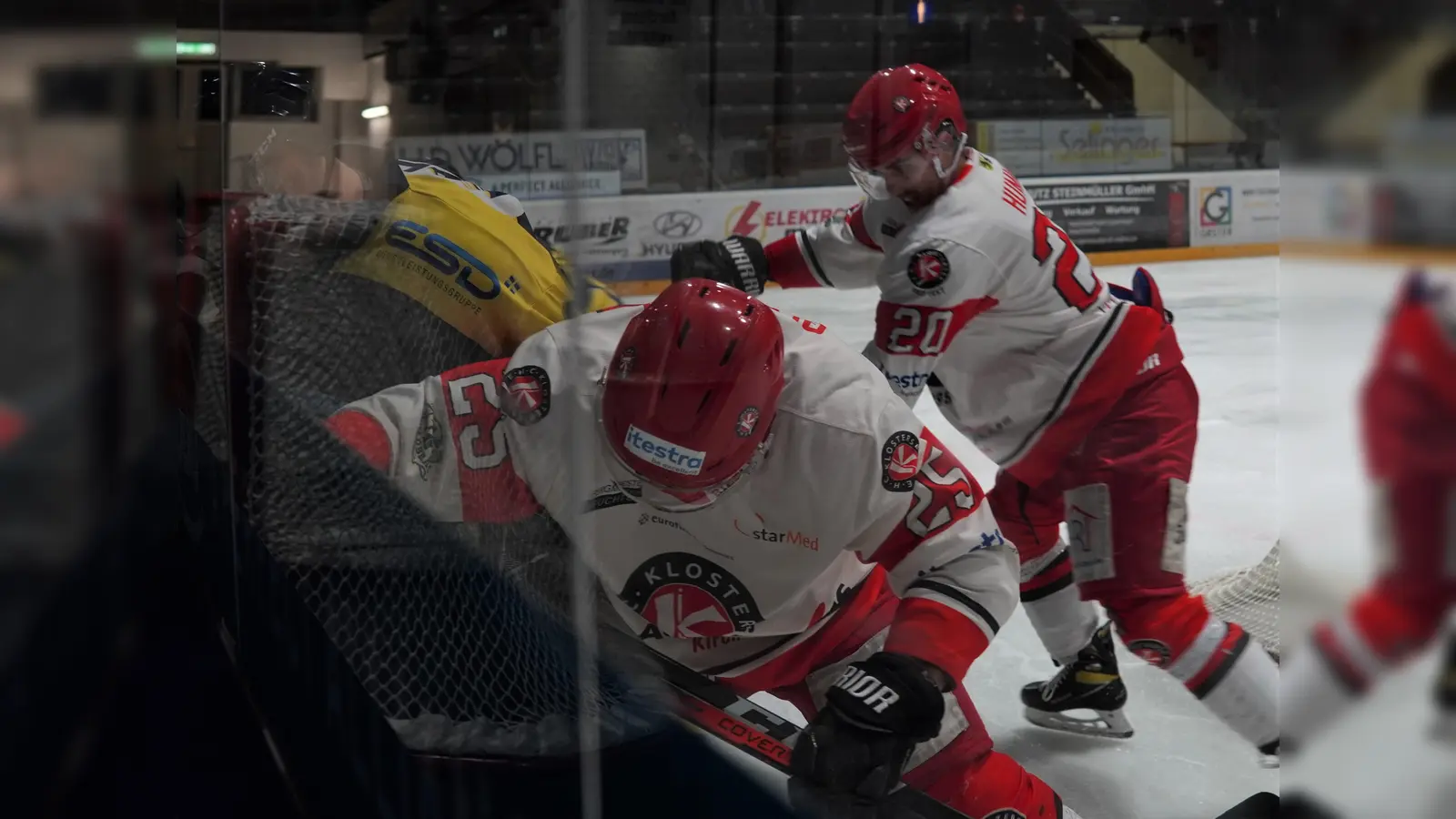 Vitus Gleixner und Christian Hummer waren die beiden Protagonisten des 1:0-Führungstreffers im letzten Auswärtsspiel bei den Waldkraiburger Löwen. (Foto: smg/EHC)