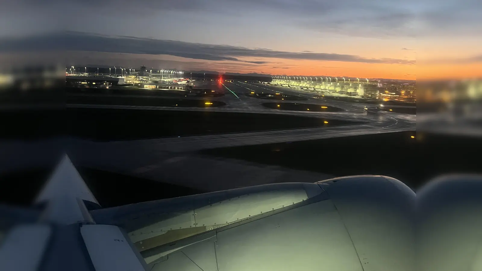 Mit steigender Reiselust kommt die Frage nach der Notwendigkeit einer dritten Start- und Landebahn wieder ins Visier.  (Foto: cba)