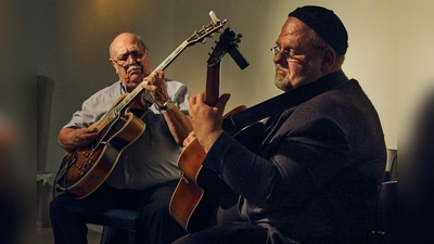 Bawelino &amp; Brunner begeistern mit ihren Gitarren. (Foto: Bawelino&Brunner)