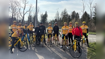 Das erste Training mit einem Teil des Teams auf den neuen, gelben Bianchi Bikes. (Foto: Weiler)