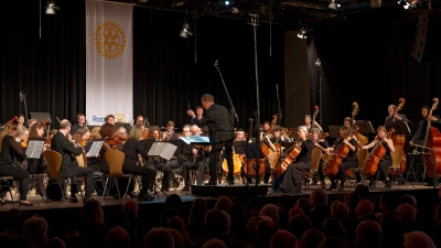 Am 7. April spielt das Freisinger Symphonieorchester zwei Konzerte in der Luitpoldhalle. Der Reinerlös geht an soziale Projekte des Rotary Clubs. (Foto: Alexander Jarczyk/Thomas Holzmann)