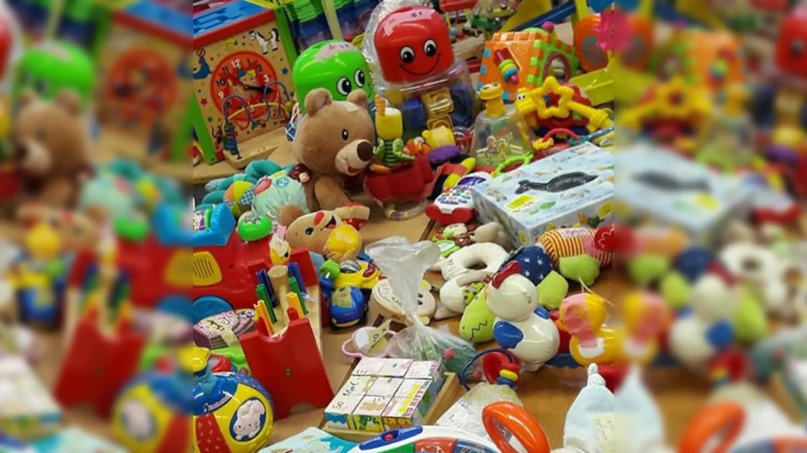 Kinderspielzeug, Kleidung und jede Menge Zubehör gibt es beim Basar in Altenerding. (Foto: ar)