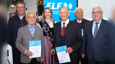 AG ELF-Kreisvorsitzender Michael Hamburger, bayerische Weizenkönigin Andrea Necker und Staatsminister Josef Miller mit den Gründungsmitgliedern Hans Markus Wellers, Josef Hacker und Johannes Schrüfer. (Foto: M: Hamburger)