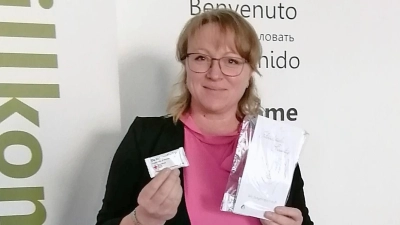 Die Leiterin der BRK-Frauenbereiche, Steffi Irmscher-Grothen präsentiert (Foto: BRK)