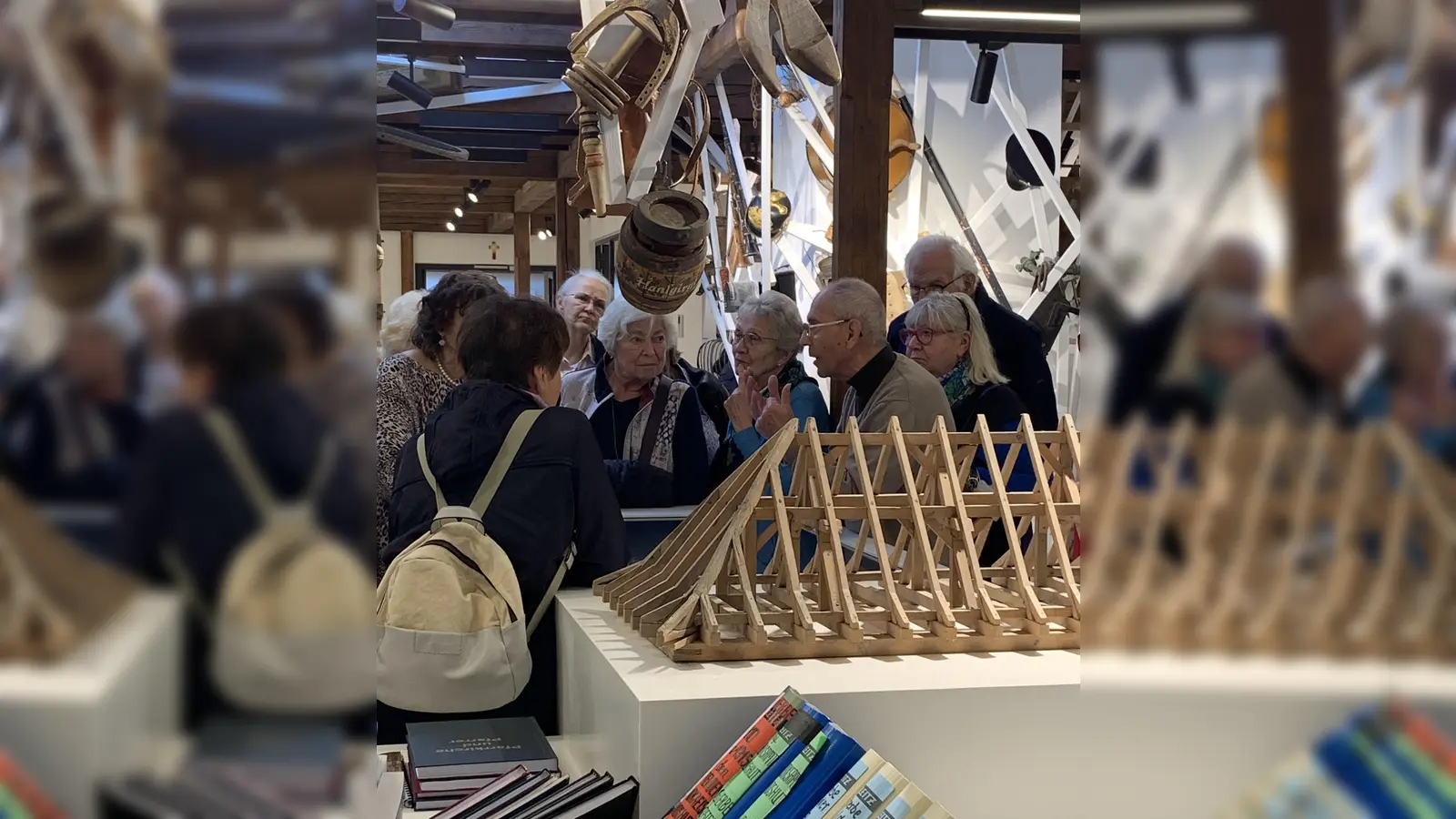 Dank der vielfältigen Exponate gab es viel zu entdecken. (Foto: Histor. Verein Erding)