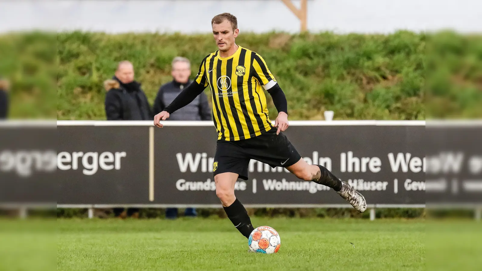 Johannes Volkmar vom FC Moosinning hat es mit einem Fallrückziehertor in die engere Auswahl für den Bayern-Treffer des Monats März geschafft. (Foto: Christian Riedel)