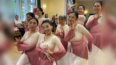 Die Tänzerinnen des Chinesischen Vereins verzauberten das Publikum. (Foto: Marina Decker)