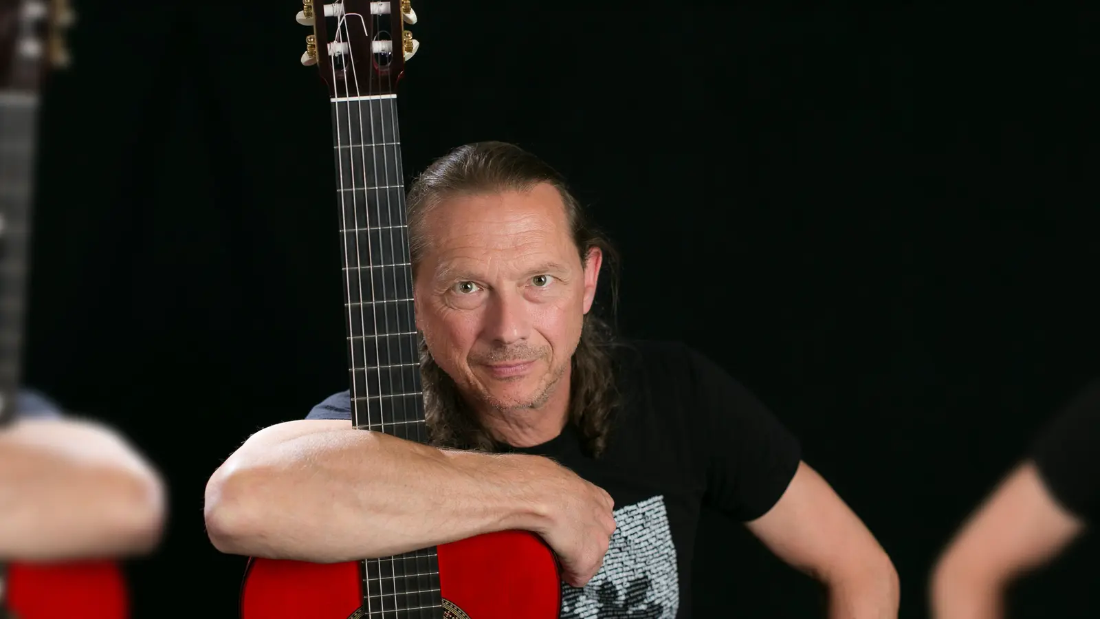 Ricardo Volkert tritt am 16. März beim Kulturfrühling mit seiner Gitarre auf.  (Foto: Volker Rebhan)