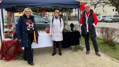 Am Stand vor der Erlöserkirche gab es selbst gebackene Plätzchen zu erwerben. (Foto: Stadt Erding, Pressestelle)