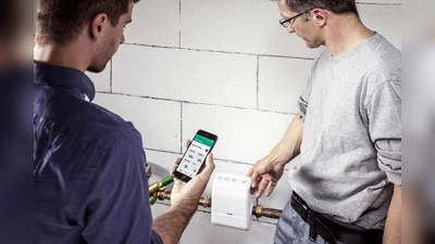 Auch der Wasserverbrauch lässt sich per App kontrollieren. Das hilft, Wasser zu sparen und schont gleichzeitig Umwelt und Geldbeutel.  (Foto: djd/REHAU)