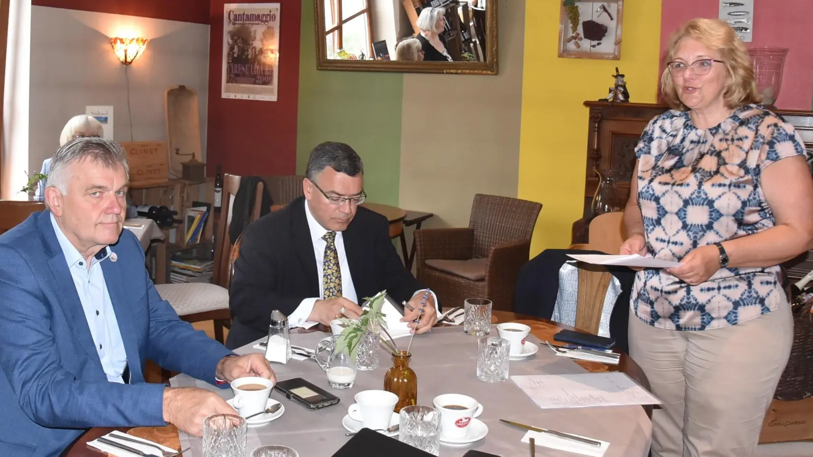 Zum Gedankenaustausch bei der Frauenunion: Dr. Florian Herrmann (Mi.) (Foto: M. John)
