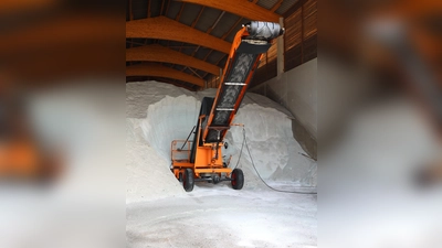 Insgesamt 3600 Tonnen Streusalz hat der Landkreisbauhof für diesen Winter eingelagert. (Foto: LRA Erding)