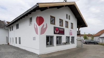 Im Kleiderladen „Wundertüte” in Isen erhalten Hilfesuchende aus dem ganzen Landkreis Erding kostenlos Kleidung und Haushaltswaren. (Foto: Jürgen Brinkmann)