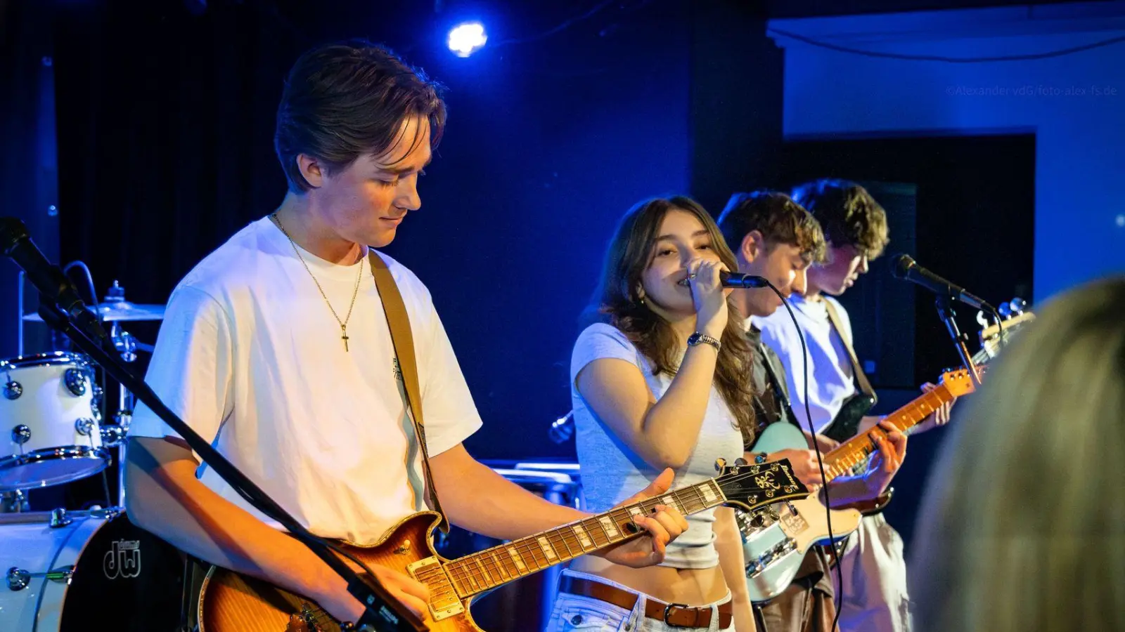 Die Band Beatless sorgt für rockige Beats und gute Stimmung. (Foto: Stadt Freising/Lindenkeller)