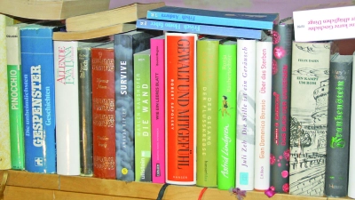 In Büchern steckt die Vielfalt der ganzen Welt. In Klettham kann man sich jetzt sogar sonntags damit eindecken. (Foto: job)