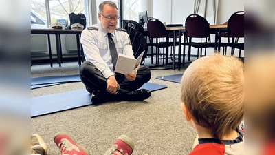 Die Flughafenkinderkrippe „Airport Hopser“ durfte die Dienststelle der Bundespolizei Flughafen München besuchen. (Foto: Bundespolizei Flughafen München )
