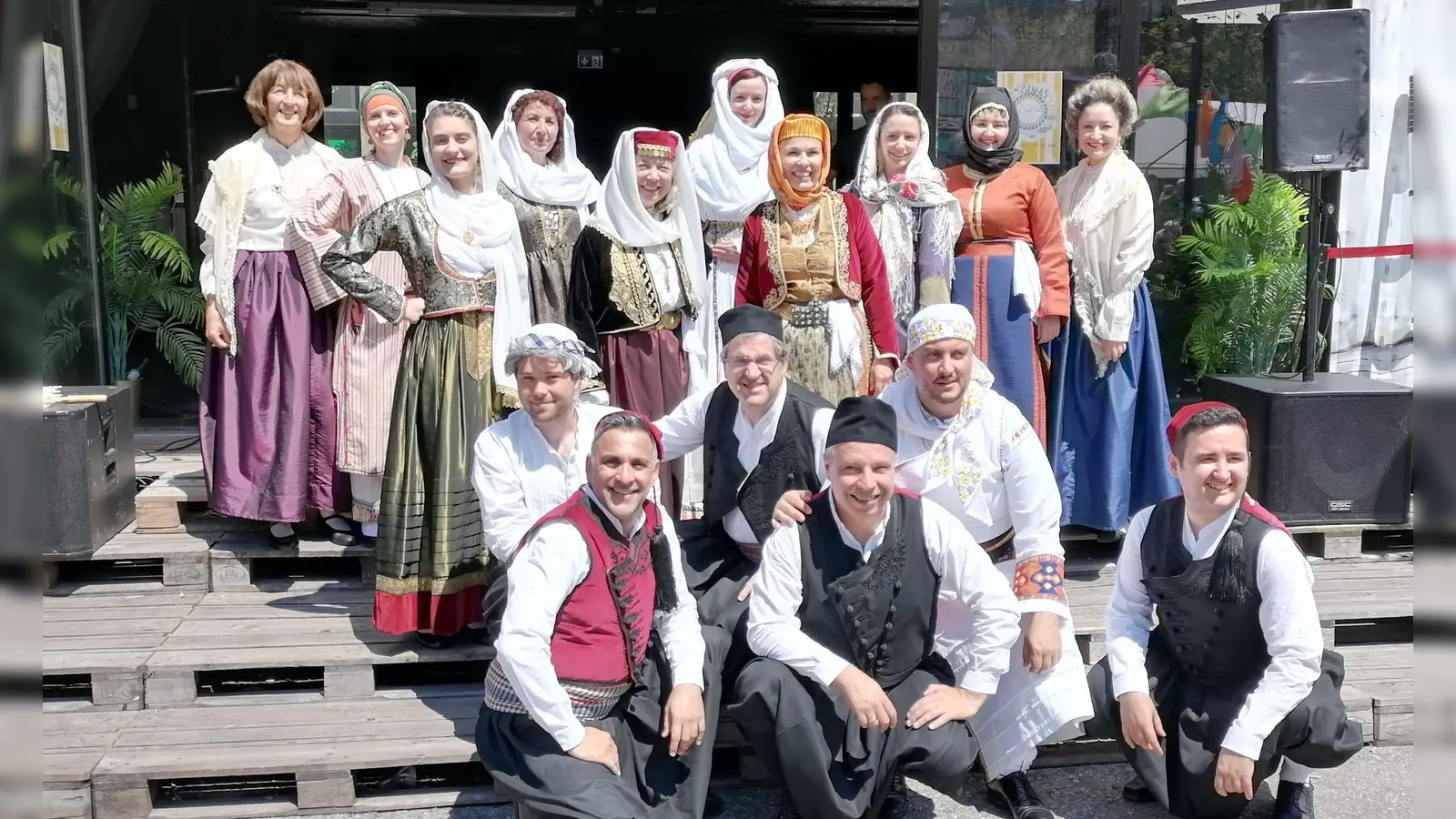 Griechische Tänze auf dem Familienfest. (Foto: P. Finke)