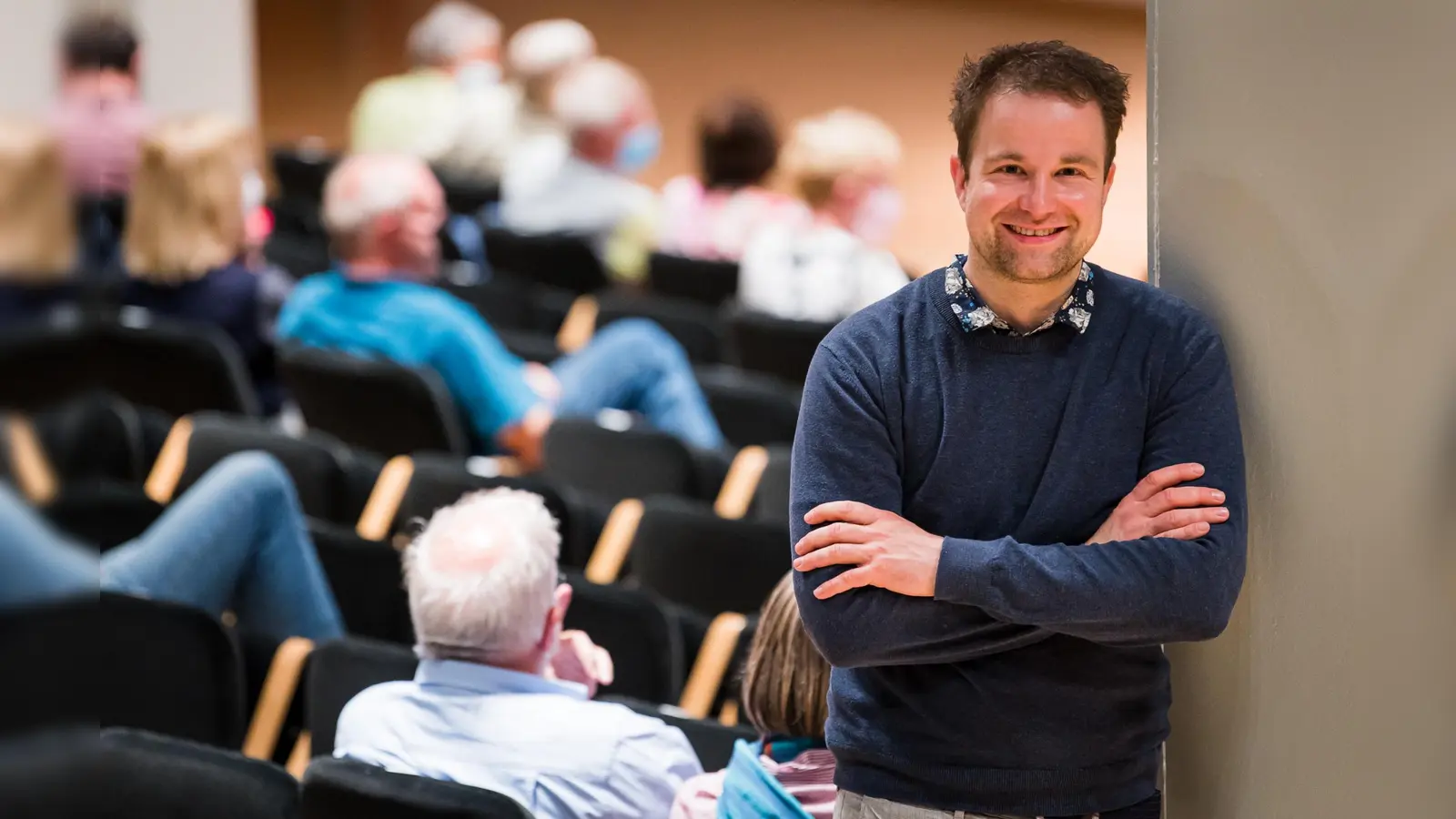 Der Journalist Stefan Mey ist zu Gast in der Stadtbücherei Erding. (Foto: Sergei Magel)