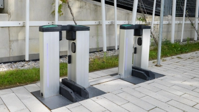 Acht Stationen als Stellplatz für je zwei Lastenräder weisen an acht Orten im Stadtgebiet auf das kommende Lastenradmietsystem hin. Eine Schnitzeljagd lädt ein, die Standorte der Stationen zu entdecken.  (Foto: Stadt Freising)