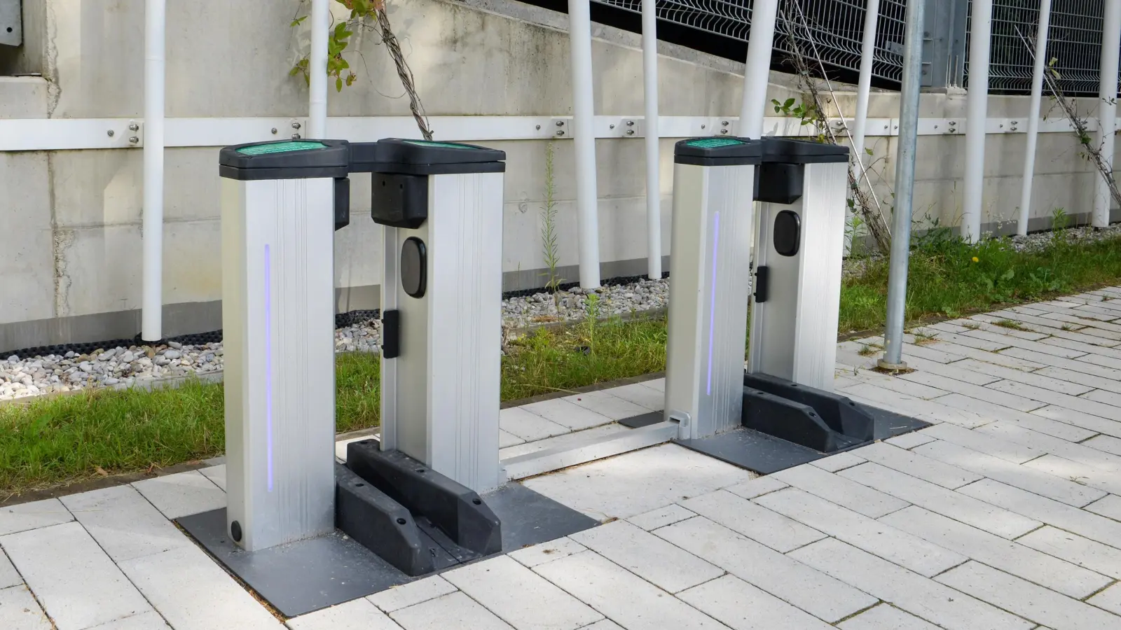 Acht Stationen als Stellplatz für je zwei Lastenräder weisen an acht Orten im Stadtgebiet auf das kommende Lastenradmietsystem hin. Eine Schnitzeljagd lädt ein, die Standorte der Stationen zu entdecken.  (Foto: Stadt Freising)