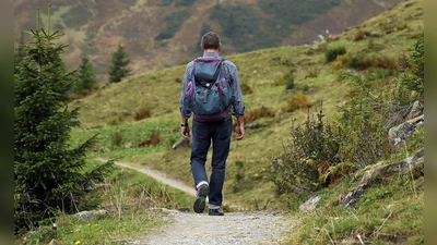 Bevor die Wanderschuhe geschnürt werden, sollte man einige Vorbereitungen treffen. (Foto: pixabay)