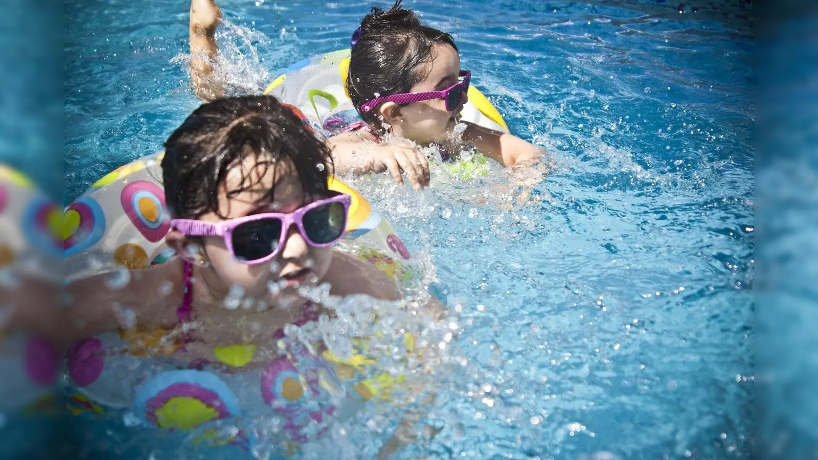 Endlich wieder Spaß im Bad! Doch Kids müssen von Erwachsenen begleitet werden. (Foto: pixabay Symbolbild )