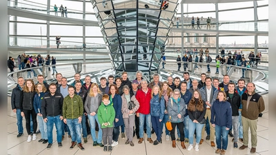 Die Reisegruppe bei ihrem Besuch im Reichstagsgebäude. (Foto: Sabine Mittermeier)