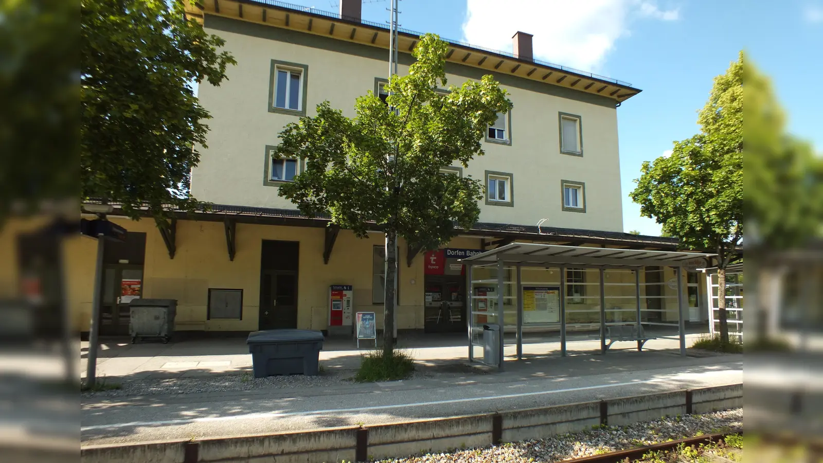 Bleibt möglicherweise noch länger so beschaulich: Der Dorfener Bahnhof stammt aus der Dampflokzeit. (Foto: kw)