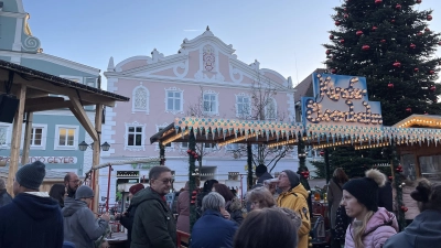 Der Erdinger Christkindlmarkt am Kleinen Platz und Schrannenplatz beginnt bereits am 21. November. (Foto: hw)