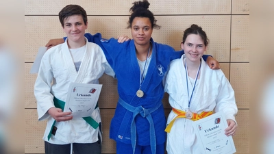 Gingen für Grafing auf die Matte: Fabian Sigl, Sophia Berr und Alva Birghan (v. li.). (Foto: Gabi Sabo )