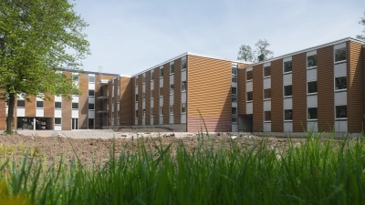 Das ehemalige Studentenwohnheim an der Giggenhauser Straße wird zur Flüchtlingsunterkunft. (Foto: LRA Freising)
