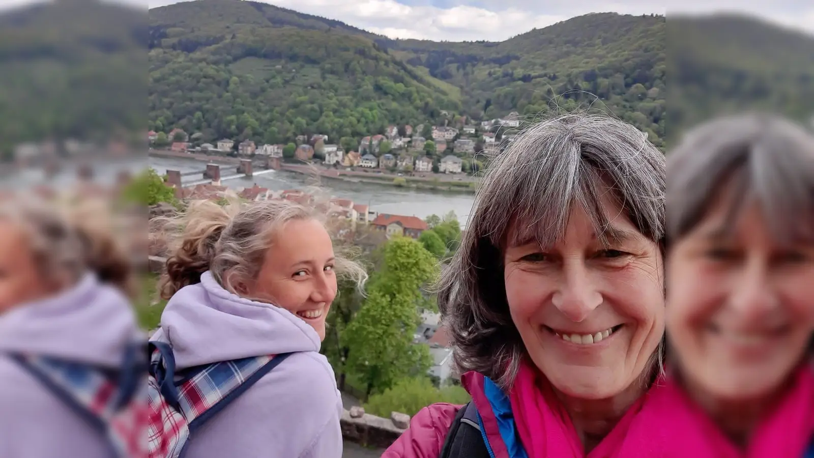 Cara Bittner (li.) und Andrea Grabisch begleiten regelmäßig die Fahrten der OBA. (Foto: Lebenshilfe)