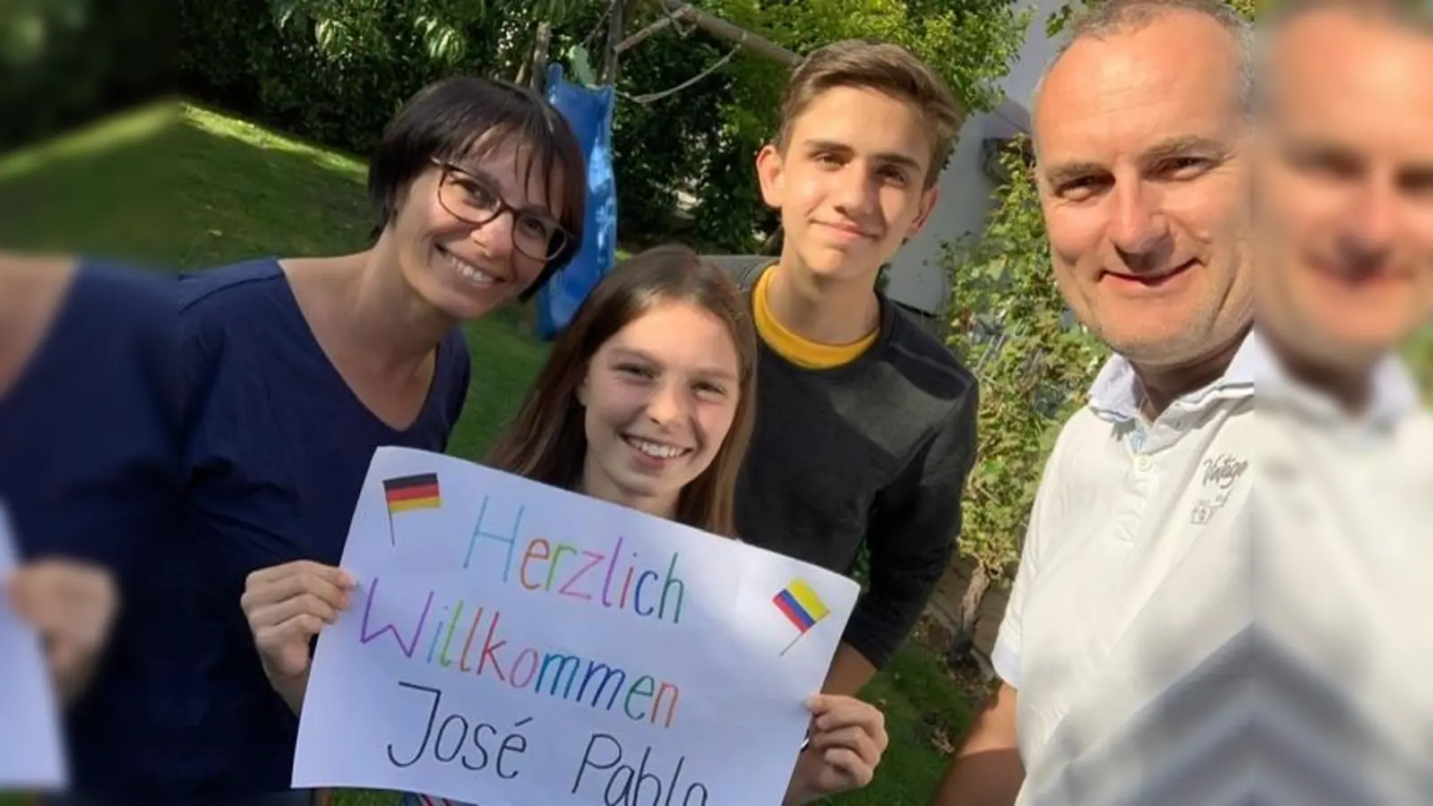 Experiment-Teilnehmer José mit seiner Gastfamilie.<br><br> (Foto: privat/Experiment e.V.)