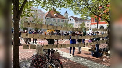 Eine erste Gedenkveranstaltung fand bereits am 8. Mai auf dem Schrannenplatz statt. (Foto: Andreas Bialas)