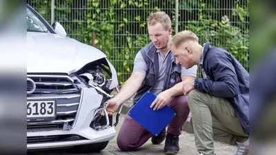 Beim Großteil der Unfälle bleibt es zum Glück bei Sachschäden. (Foto: djd/Itzehoer Versicherungen)